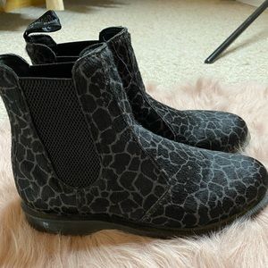 Dr Martens Flora Giraffe Chelsea Boot